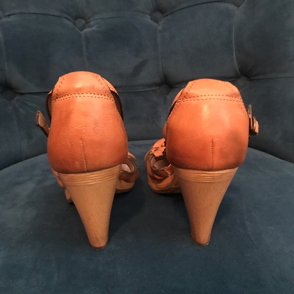 Super cute Frye heels size 8 - Picture 3 of 3